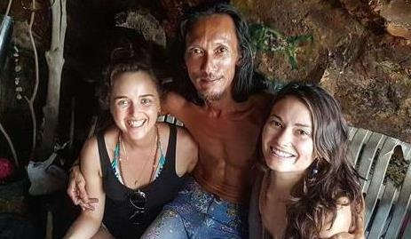 世界最幸福的流浪漢，住山洞美女相伴