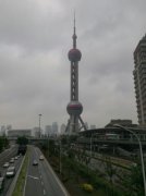 上海比東方明珠高的樓，是上海中心大廈這座摩天大樓
