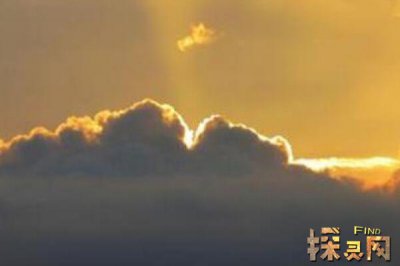 飛機上拍到神仙救人，不過是大氣密度變化的假象(不可信)