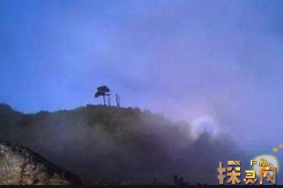 飛機上拍到神仙救人，不過是大氣密度變化的假象(不可信)